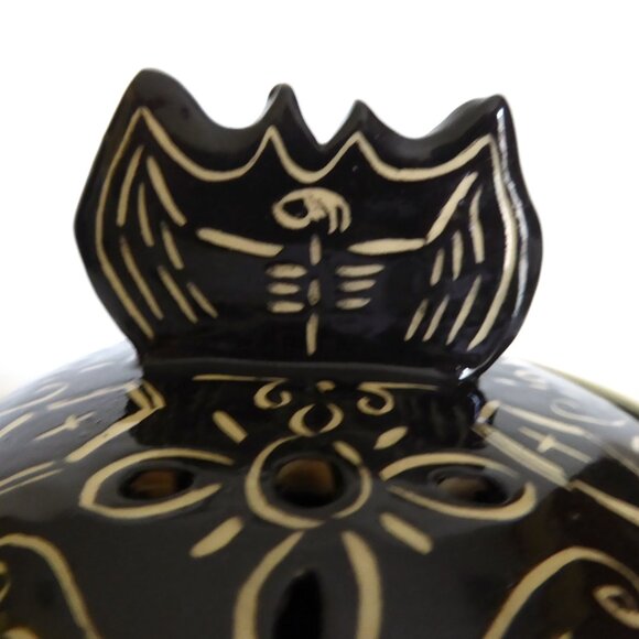 NEW ARTIFACT POTTERY HANDCRAFTED GOTH CERAMIC VAMPIRE BAT DRACULA GARLIC KEEPER - Picture 14 of 16